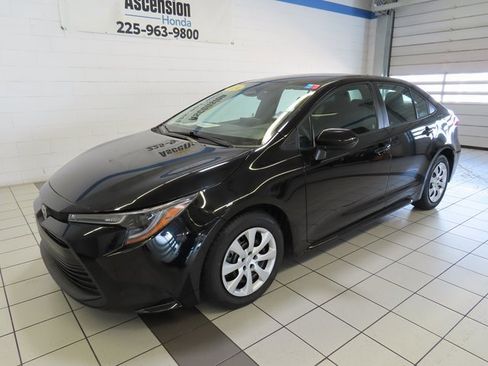 Used 2024 Toyota Corolla LE image 2