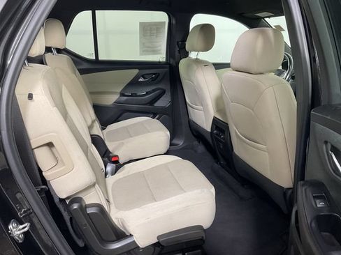 Used 2022 Chevrolet Traverse LT FWD image 25