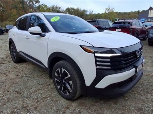 Used 2025 Nissan Kicks SV image 2