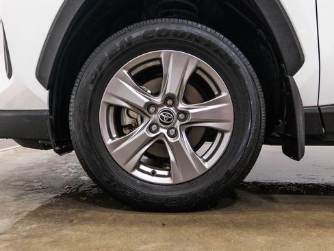 Used 2025 Toyota RAV4 LE AWD/4WD image 11
