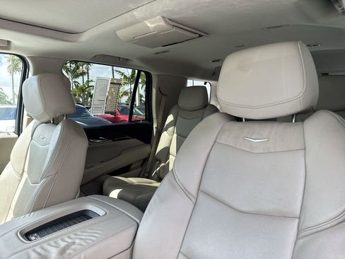 Used 2018 Cadillac Escalade Luxury AWD/4WD image 41