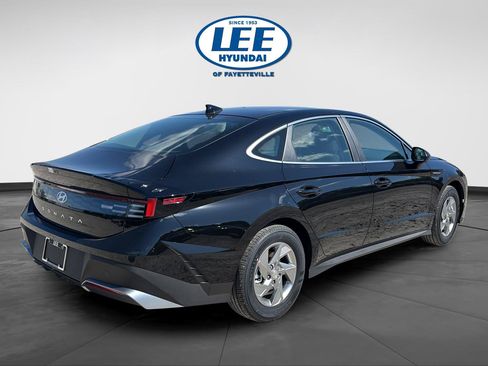 New 2026 Hyundai Sonata SE FWD image 3