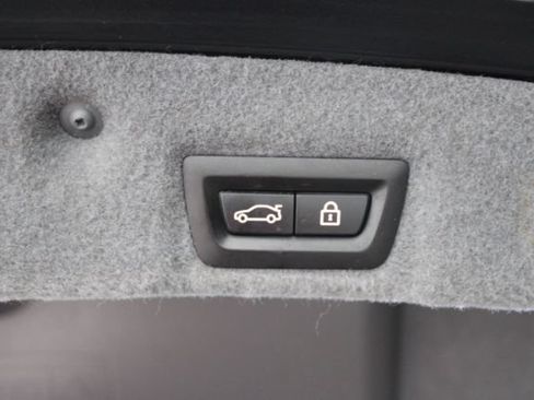 Used 2015 BMW 750Li xDrive AWD/4WD image 32