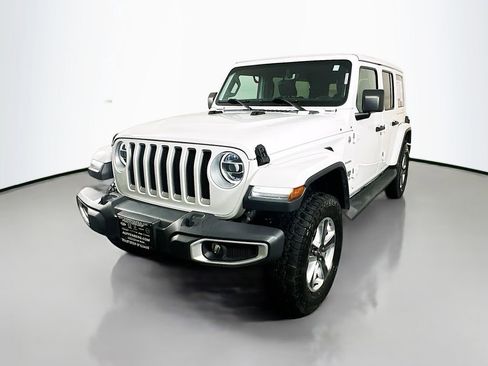 Used 2019 Jeep Wrangler Unlimited Sahara w/ Dual Top Group AWD/4WD image 3