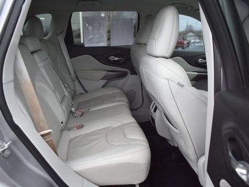 Used 2019 Jeep Cherokee Limited image 41