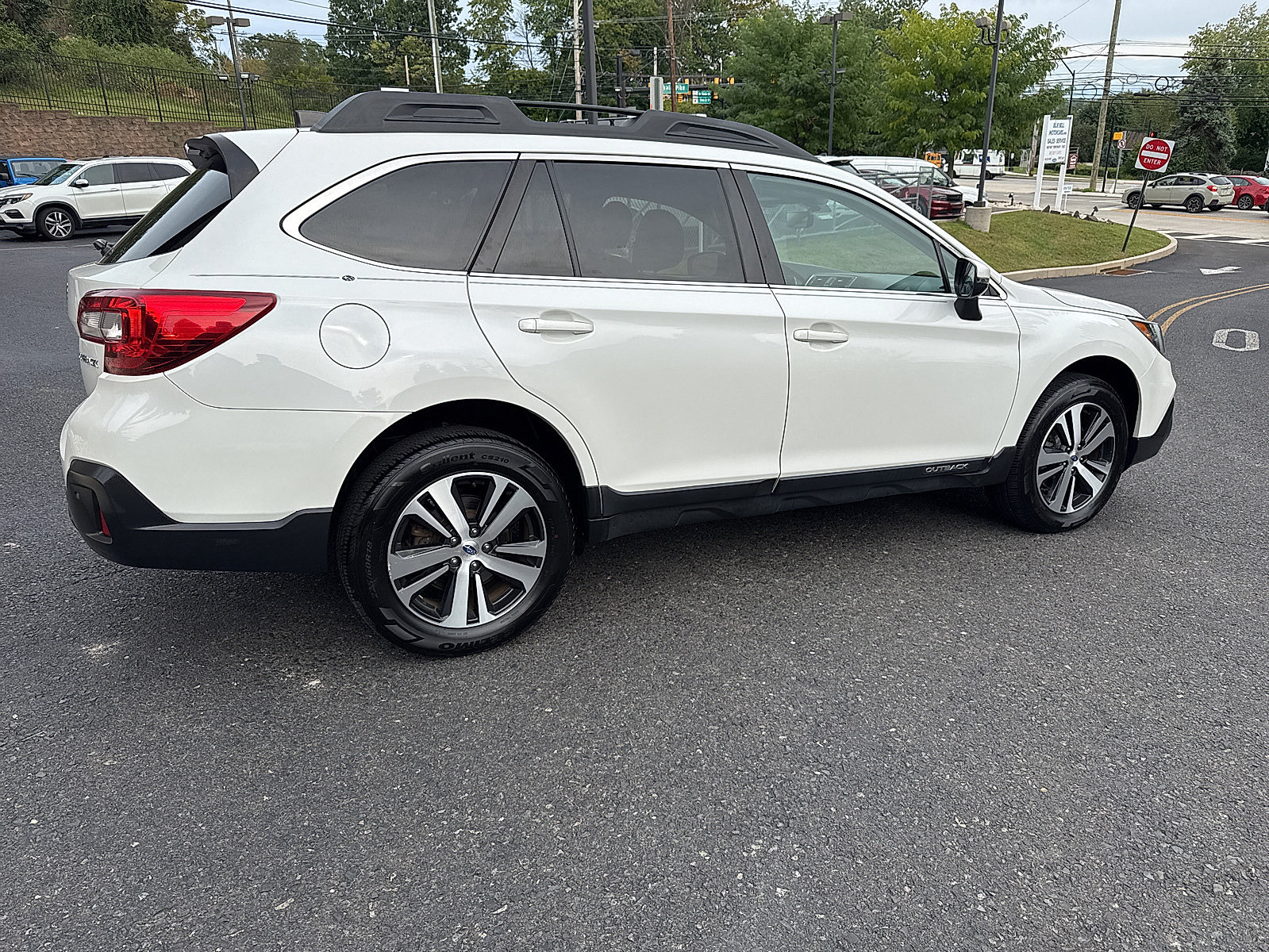 Used 2019 Subaru Outback 2.5i Limited AWD/4WD image 4