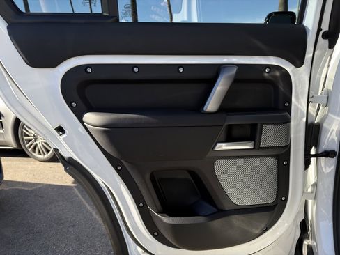 Used 2024 Land Rover Defender 130 X-Dynamic SE image 44