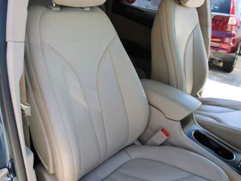 Used 2018 Lincoln MKC Premiere FWD image 18