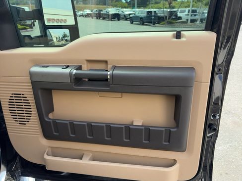 Used 2011 Ford F250 Lariat w/ Lariat Interior Pkg AWD/4WD image 25