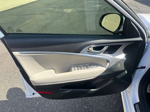 Used 2019 Genesis G70 2.0T Sport image 17