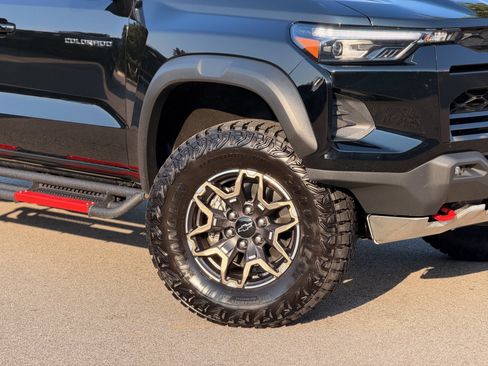 Used 2026 Chevrolet Colorado ZR2 w/ Technology Package AWD/4WD image 3