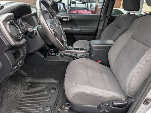 Used 2018 Toyota Tacoma TRD Sport w/ Technology Package image 12