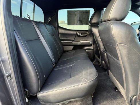 Used 2022 Toyota Tacoma Limited image 35