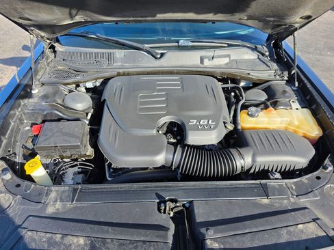 Used 2019 Dodge Challenger SXT image 18