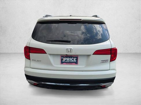 Certified 2017 Honda Pilot Touring image 6