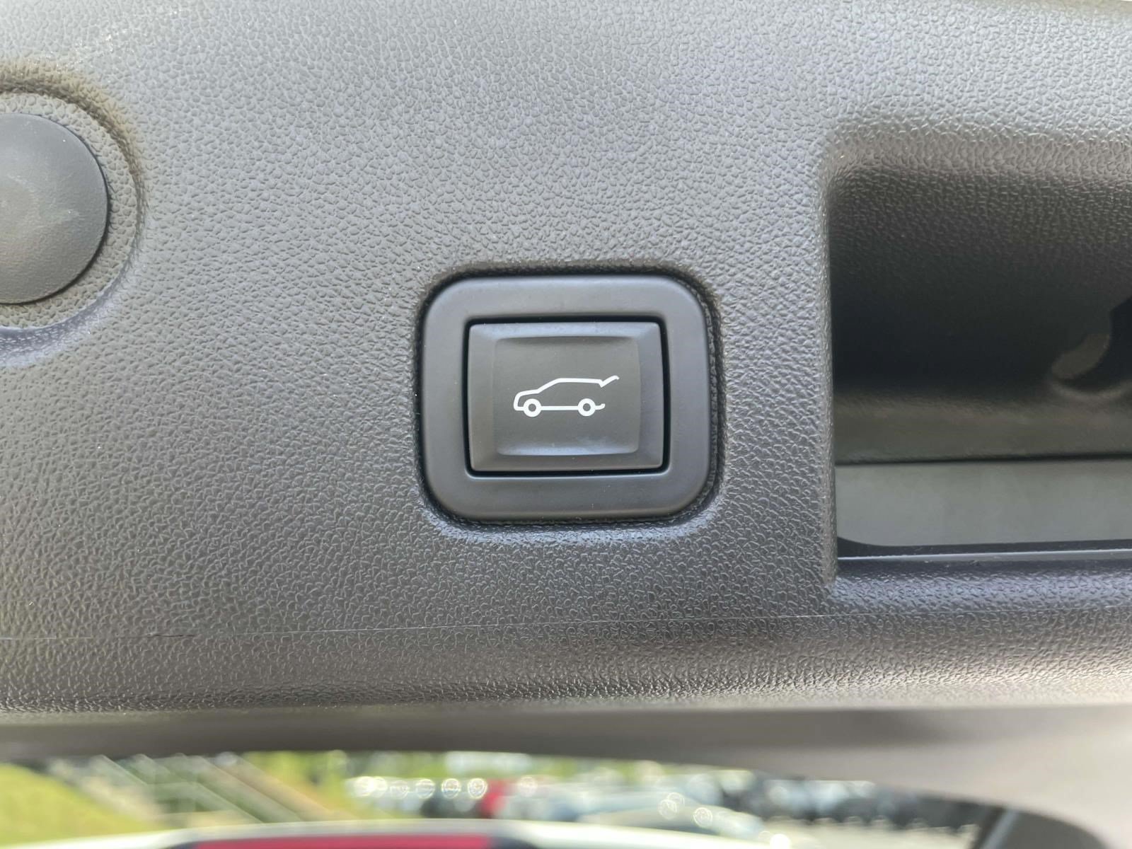 Used 2024 Chevrolet Equinox Premier AWD/4WD image 9