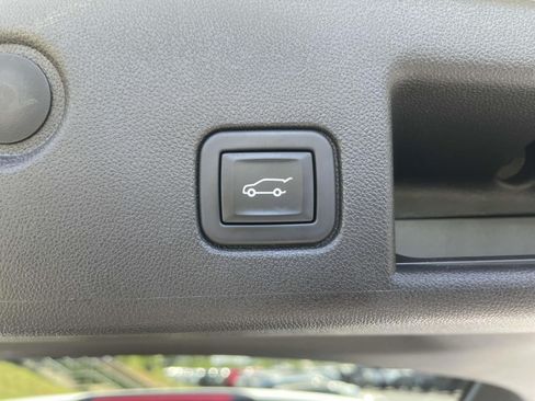 Used 2024 Chevrolet Equinox Premier AWD/4WD image 9