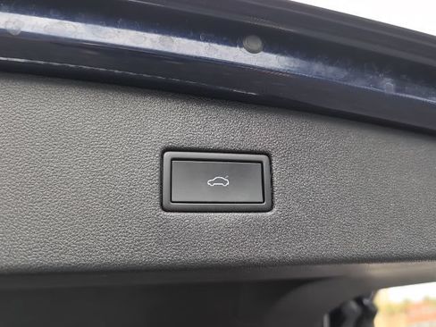 Used 2022 Volkswagen Tiguan SE FWD image 24