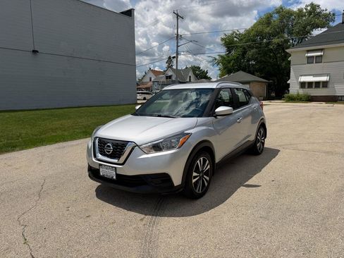 Used 2019 Nissan Kicks SV FWD image 3