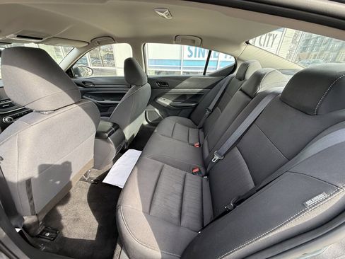 Used 2024 Nissan Altima 2.5 S image 11