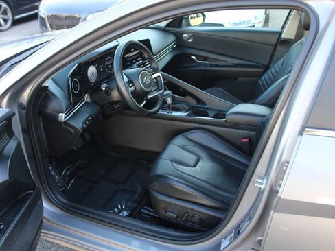 Used 2023 Hyundai Elantra Limited FWD image 9