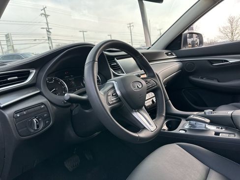 Certified 2025 INFINITI QX50 Pure image 39