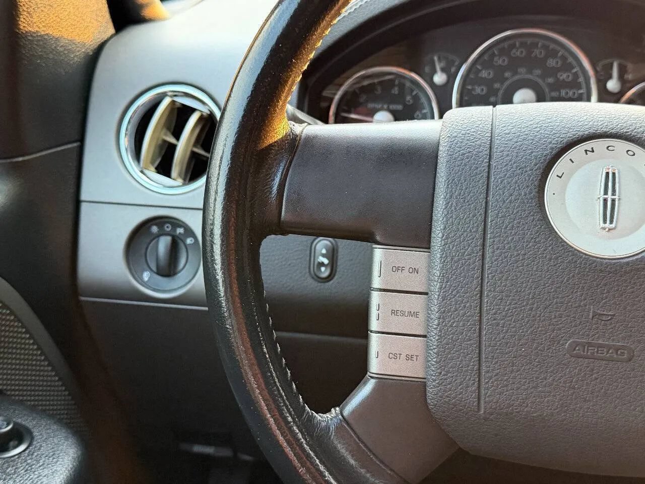 Used 2008 Lincoln Mark LT 4x4 image 20
