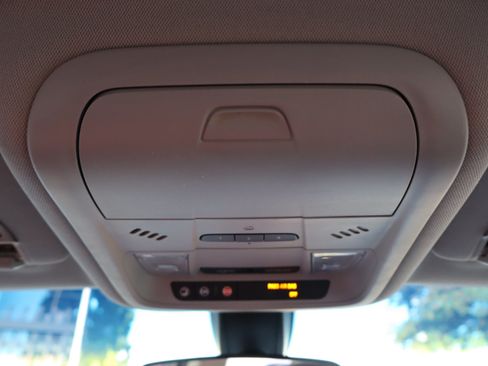 Used 2018 Chevrolet Equinox LT FWD image 28