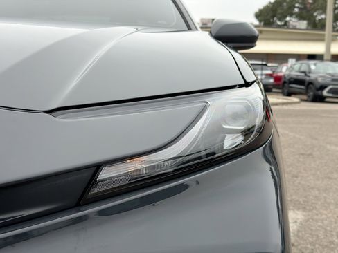 Used 2025 Toyota Camry SE image 9