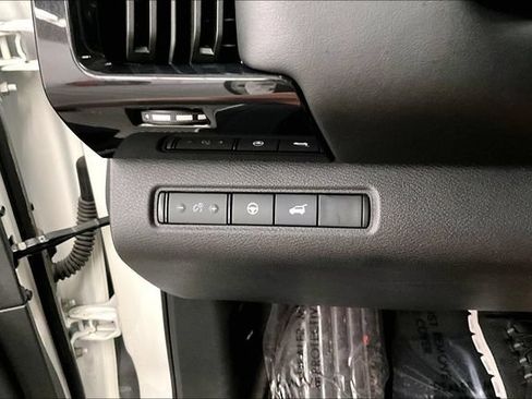 Used 2024 Nissan Pathfinder SV AWD/4WD image 40