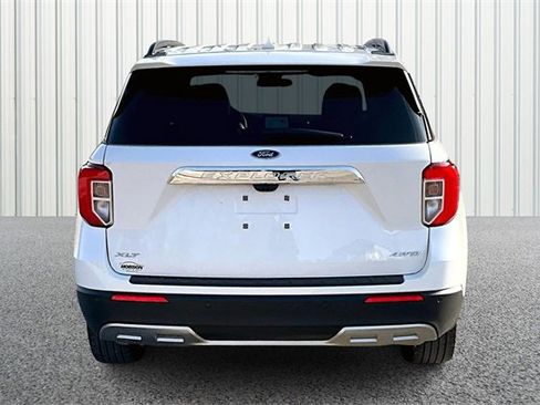 Used 2024 Ford Explorer XLT w/ Equipment Group 202A image 4