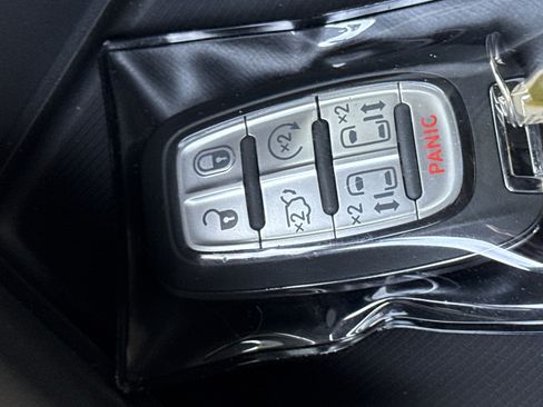 New 2026 Chrysler Pacifica Select image 34