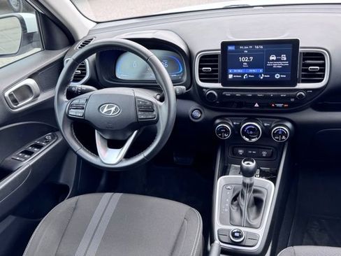 Used 2024 Hyundai Venue SEL FWD image 19