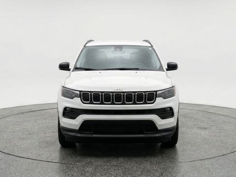 Used 2025 Jeep Compass Latitude AWD/4WD image 2