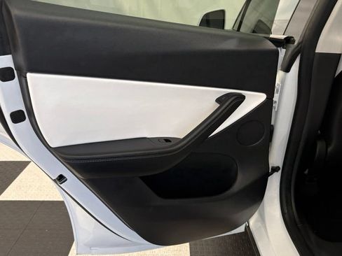 Used 2022 Tesla Model Y Performance AWD/4WD image 21