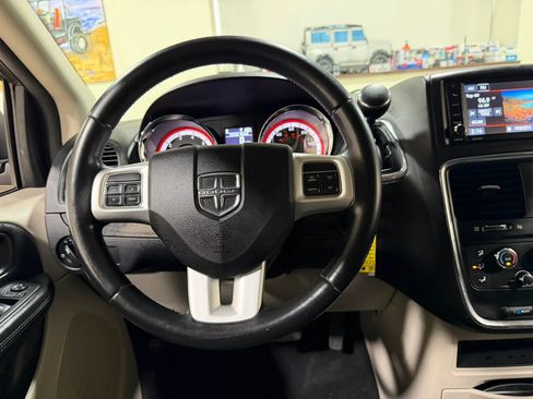 Used 2019 Dodge Grand Caravan SE w/ Rear Park Assist Package FWD image 53