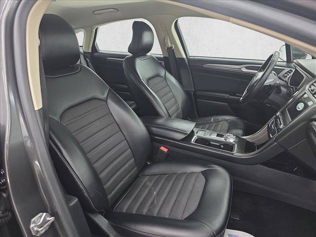 Used 2017 Ford Fusion SE w/ Equipment Group 201A FWD image 21