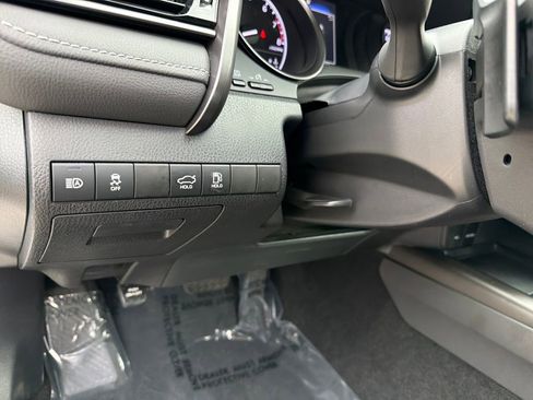 Used 2022 Toyota Camry SE w/ Convenience Package FWD image 19