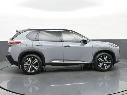 Used 2023 Nissan Rogue Platinum image 2