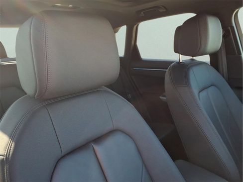 Used 2022 Audi Q3 2.0T Premium Plus image 18