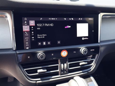 Certified 2026 Porsche Macan AWD/4WD image 17