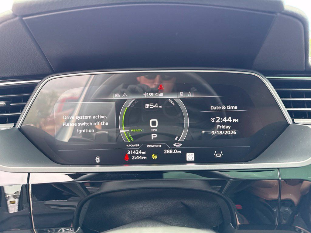 Used 2023 Audi e-tron Premium Plus w/ Premium Plus Package AWD/4WD image 15