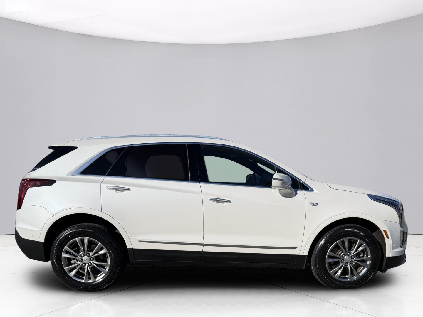 Used 2023 Cadillac XT5 Premium Luxury w/ Technology Package AWD/4WD image 6