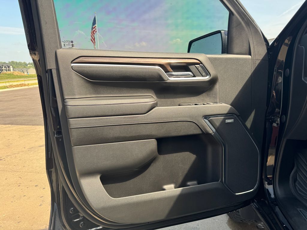 Used 2023 Chevrolet Silverado 1500 LT Trail Boss w/ LT Trail Boss Premium Package AWD/4WD image 18