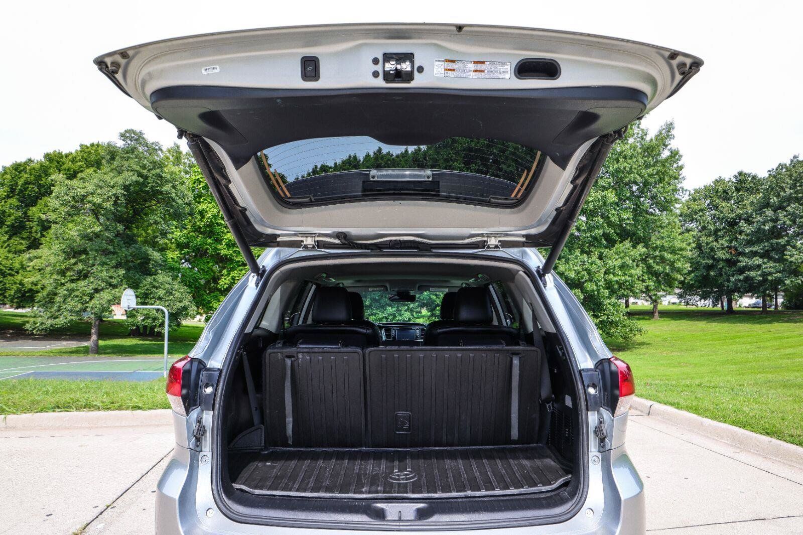 Used 2018 Toyota Highlander XLE AWD/4WD image 23