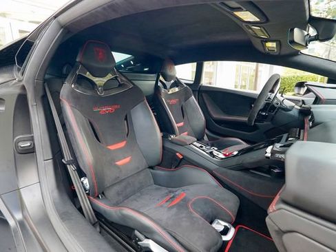 Used 2022 Lamborghini Huracan EVO RWD image 80