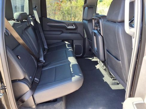 Used 2025 GMC Sierra 1500 SLT image 15