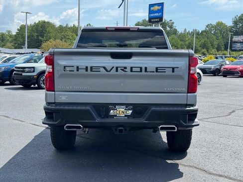 Used 2024 Chevrolet Silverado 1500 Custom Trail Boss AWD/4WD image 4