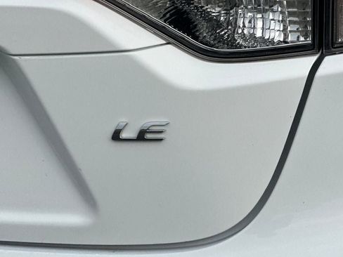 Used 2021 Toyota Corolla LE image 21