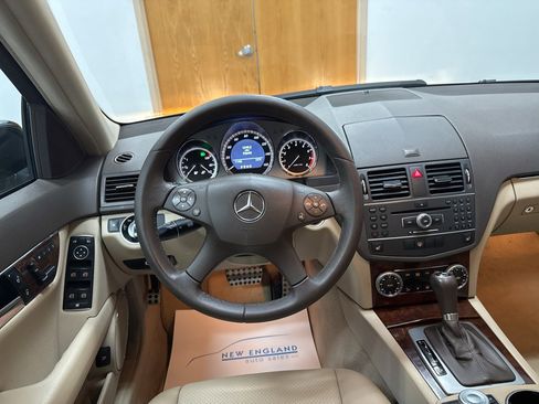 Used 2011 Mercedes-Benz C 300 4MATIC Sedan image 8